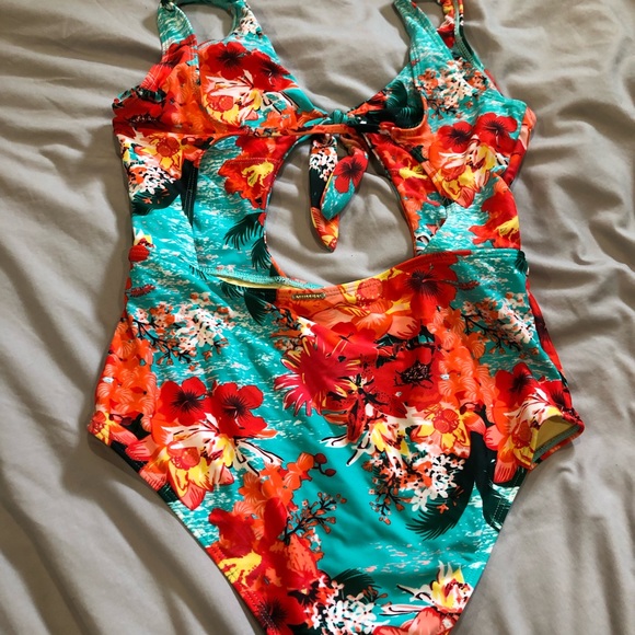 RELLECIGA // Tropical One Piece - Picture 2 of 3